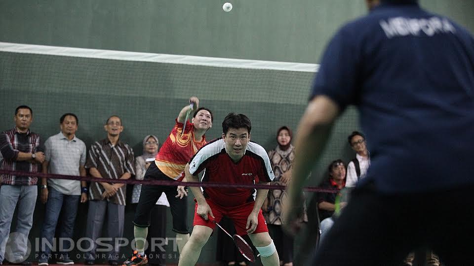 Pasangan Pengantin Emas Olimpiade 1992 Susy Susanti dan Alan Budikusuma bermain bersama pada acara Refleksi Akhir Tahun 2016 Kemenpora.